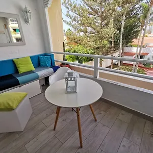 kevins-house-front-of-yumbo-center-in-maspalomas-playa.in-canary-islands.com/